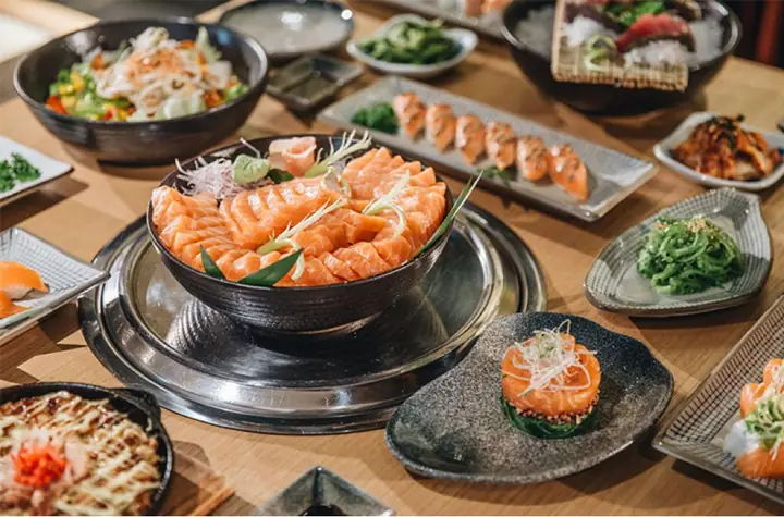 Diamond Plaza Có Đồ Ăn Gì? Khám Phá Toàn Bộ Quán Ăn & Ẩm Thực Tại Trung Tâm Thương Mại Này