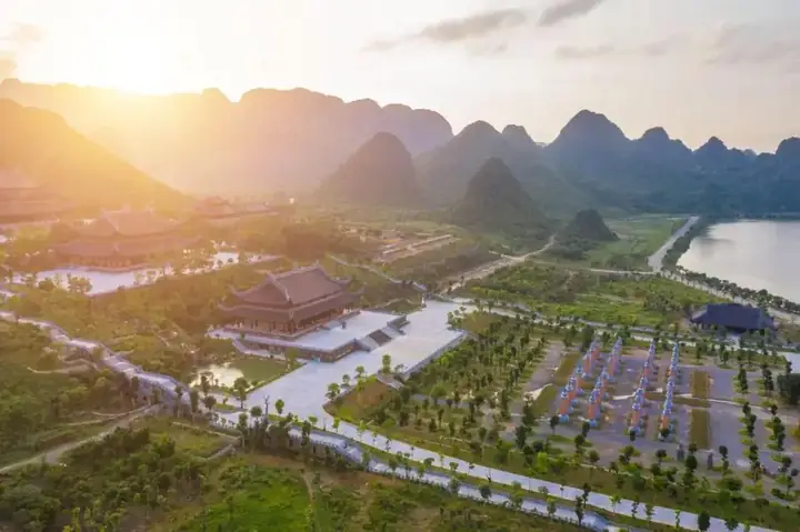 Cẩm Nang 15+ Điểm Du Lịch Quanh Hà Nội 100km: Khám Phá Thiên Nhiên & Văn Hóa
