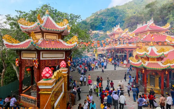 Khám Phá Điện Bà Linh Sơn Thánh Mẫu: Lịch Sử, Kiến Trúc, Lễ Hội