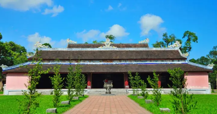 Điện Đại Hùng Chùa Thiên Mụ Huế: Review Chi Tiết Kiến Trúc Gỗ Quý Giá Điện Đại Hùng Chùa Thiên Mụ Huế: Review Chi Tiết Kiến Trúc Gỗ Quý Giá