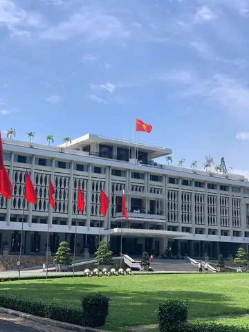 Dinh Độc Lập: Lịch Sử, Kiến Trúc & Thông Tin Tham Quan Dinh Độc Lập: Lịch Sử, Kiến Trúc & Thông Tin Tham Quan