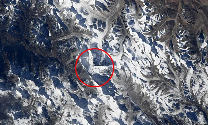 Đỉnh Everest Nhìn Từ Trên Cao: Trải Nghiệm Tầm Nhìn Tuyệt Đối