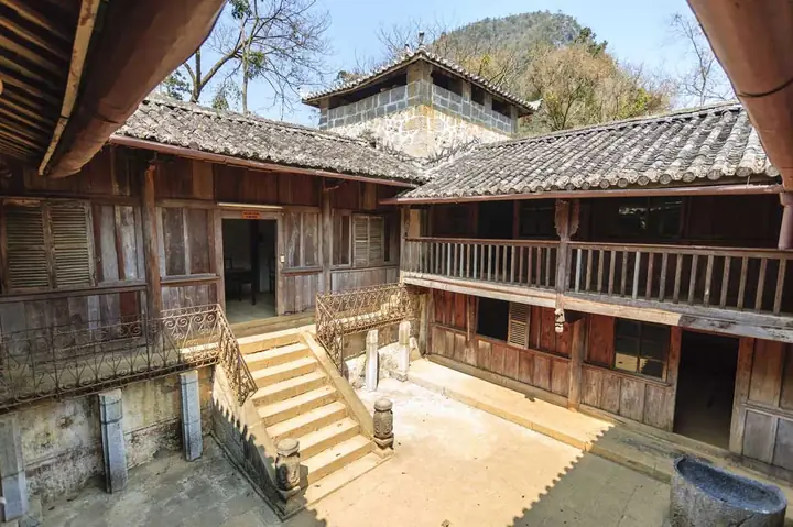 Dinh Thự Vua Mèo Vương Chí Sình: Tổng Quan, Lịch Sử Và Những Điểm Đáng Chú Ý Dinh Thự Vua Mèo Vương Chí Sình: Tổng Quan, Lịch Sử Và Những Điểm Đáng Chú Ý