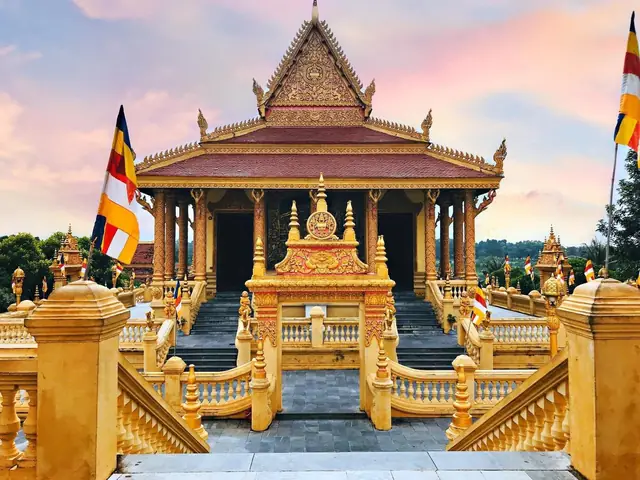 Cẩm Nang Du Lịch Ba Vì 1 Ngày: Khám Phá Đền Thượng, Vườn Quốc Gia Và Làng Văn Hóa Cẩm Nang Du Lịch Ba Vì 1 Ngày: Khám Phá Đền Thượng, Vườn Quốc Gia Và Làng Văn Hóa