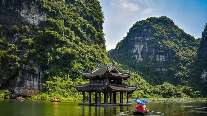 Du Lịch Hoa Lư Ninh Bình: Cẩm Nang Khám Phá Thành Phố Di Sản Văn Hóa