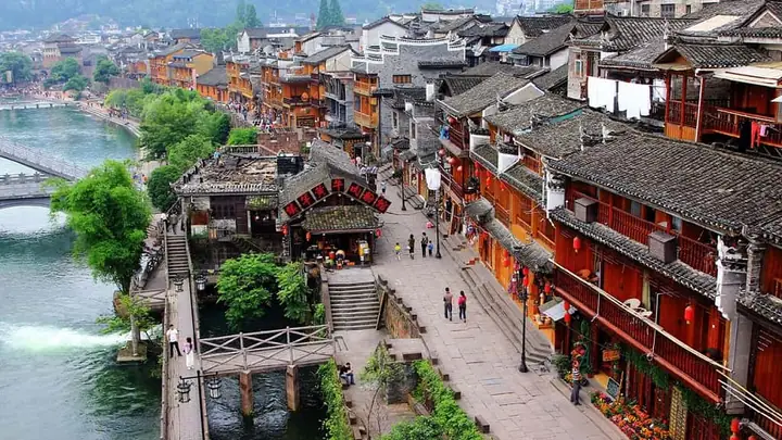 Du Lịch Phượng Hoàng Có Chân Là Gì? Hướng Dẫn Trải Nghiệm Toàn Diện