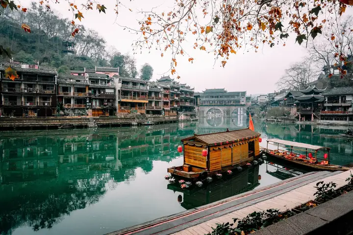Du Lịch Phượng Hoàng Có Chân Là Gì? Hướng Dẫn Trải Nghiệm Toàn Diện