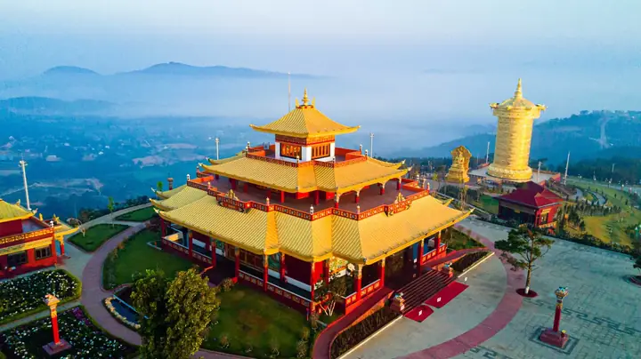 Du Lịch Tâm Linh Việt Nam: Hành Trình Tìm Lại Chính Mình Giữa Những Miền Đất Thiêng