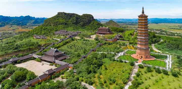 Du Lịch Tâm Linh Việt Nam: Hành Trình Tìm Lại Chính Mình Giữa Những Miền Đất Thiêng