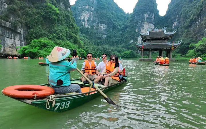 Tour Tràng An 1 Ngày: Lịch Trình & Kinh Nghiệm