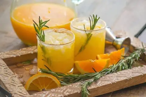 Gà Đốt Lá Chúc Ô Thum: Bí Quyết Hương Vị Đặc Trưng Vùng Bảy Núi