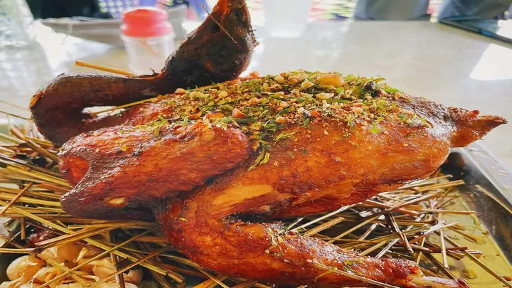 Gà Đốt Ô Thum Danh Hây: Bí Quyết Thưởng Thức Món Ăn Đặc Sắc Từ Vùng Cao