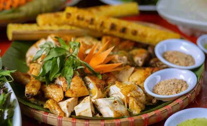 10 Quán Gà Nướng Cơm Lam Đà Lạt Ngon & View Xịn