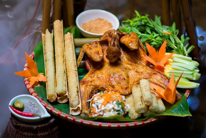 Gà Nướng Cơm Lam Hương Đồng – Hướng Dẫn Chi Tiết Cách Làm Món Ăn Truyền Thống Ngon Lành Gà Nướng Cơm Lam Hương Đồng – Hướng Dẫn Chi Tiết Cách Làm Món Ăn Truyền Thống Ngon Lành