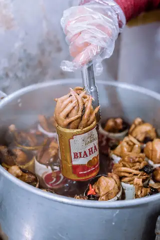 Khám Phá Gà Tần Cô Biên Đội Cấn: Cách Thưởng Thức Và Địa Chỉ