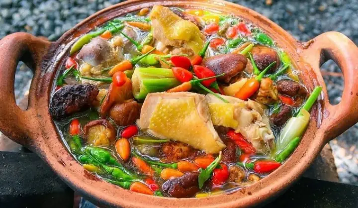 Gà Tiềm Ớt Hiểm Đà Lạt: Món Ăn Đậm Chất Thung Lũng Cần Thử