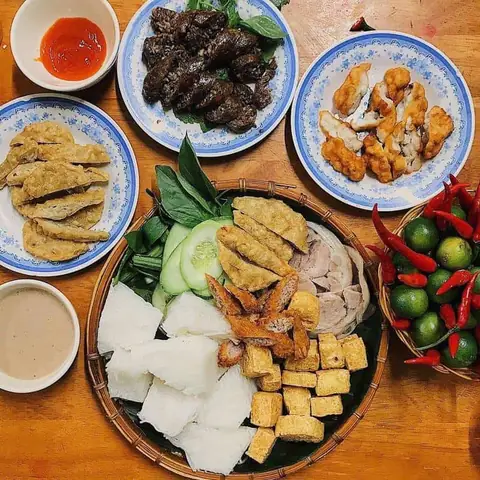 Gần Cầu Rồng Có Gì Ăn? Top Quán Ăn & Ẩm Thực Đáng Thử Khi Đến Đà Nẵng