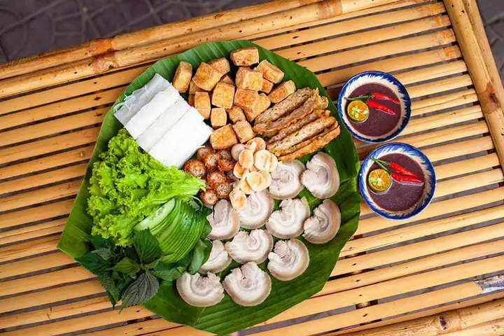 Gần Cầu Rồng Có Gì Ăn? Top Quán Ăn & Ẩm Thực Đáng Thử Khi Đến Đà Nẵng