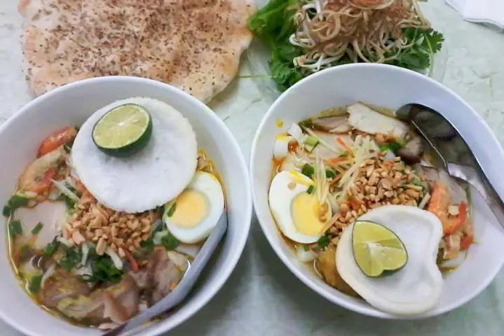 Gần Cầu Rồng Có Gì Ăn? Top Quán Ăn & Ẩm Thực Đáng Thử Khi Đến Đà Nẵng