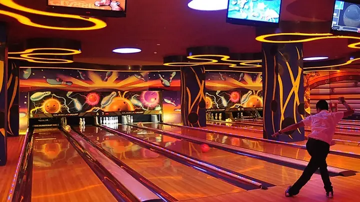 Giá Vé & Kinh Nghiệm Chơi Bowling Royal City