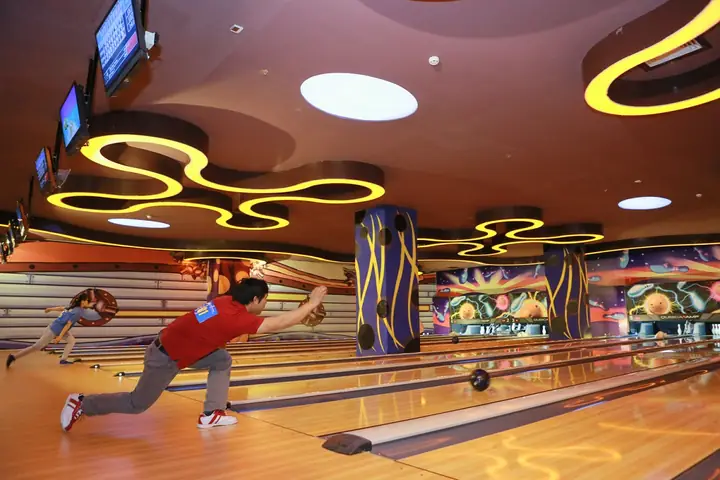 Giá Vé & Kinh Nghiệm Chơi Bowling Royal City