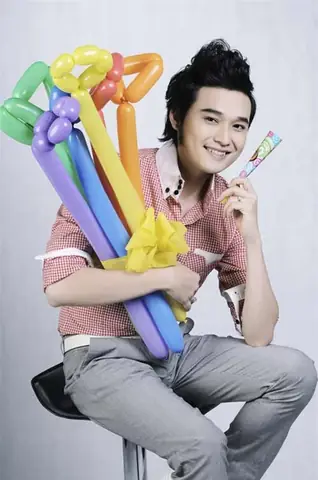 Quang Vinh Và Sở Thích Du Lịch: Một Góc Nhìn Khác Từ Thiếu Gia Showbiz Quang Vinh Và Sở Thích Du Lịch: Một Góc Nhìn Khác Từ Thiếu Gia Showbiz