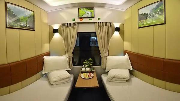 Giá Vé Tàu Hỏa Cao Cấp Golden Trains: Đánh Giá Chi Tiết Và So Sánh