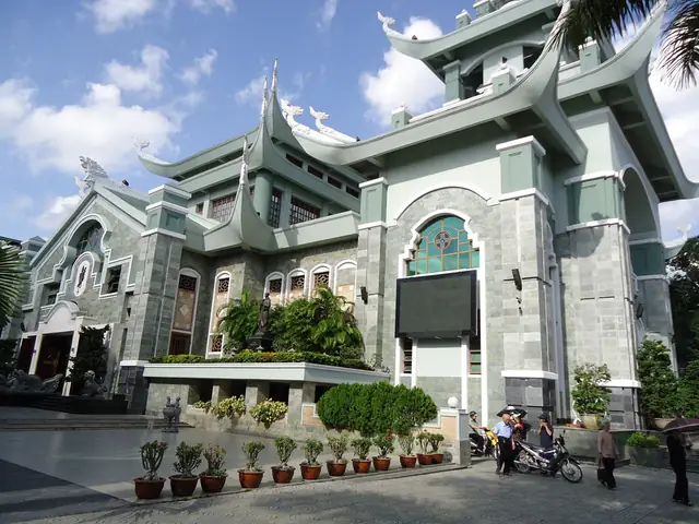 Giáo Xứ Đa Minh Ba Chuông: Địa Chỉ, Giờ Lễ & Kiến Trúc Giáo Xứ Đa Minh Ba Chuông: Địa Chỉ, Giờ Lễ & Kiến Trúc