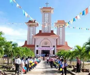 Cẩm Nang Tham Quan Nhà Thờ Fatima Bình Triệu: Giờ Lễ, Lịch Sử & Kinh Nghiệm Du Lịch 2026