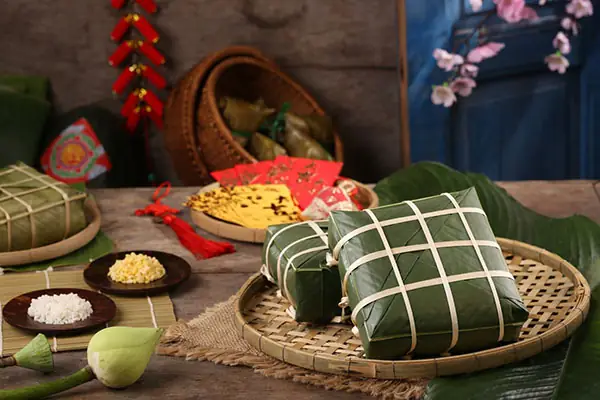 Bánh Chưng Ngày Tết: Cẩm Nang Trải Nghiệm Văn Hóa & Kỹ Thuật Gói Bánh Chuẩn Vị