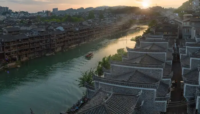 Phượng Hoàng Cổ Trấn: Cẩm Nang Khám Phá Thành Phố Cổ Kính Nhất Trung Quốc Phượng Hoàng Cổ Trấn: Cẩm Nang Khám Phá Thành Phố Cổ Kính Nhất Trung Quốc
