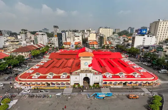 Cẩm Nang Chợ Bến Thành: Hành Trình 200 Năm Từ Bến Sông Đến Biểu Tượng Sài Gòn Cẩm Nang Chợ Bến Thành: Hành Trình 200 Năm Từ Bến Sông Đến Biểu Tượng Sài Gòn