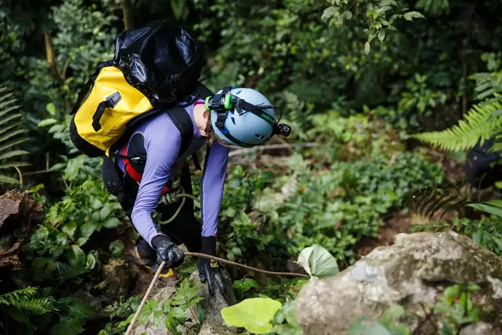 Cẩm Nang Khám Phá Hang Sơn Đoòng: Điều Cần Biết Trước Chuyến Đi Đến Hang Động Lớn Nhất Thế Giới Cẩm Nang Khám Phá Hang Sơn Đoòng: Điều Cần Biết Trước Chuyến Đi Đến Hang Động Lớn Nhất Thế Giới