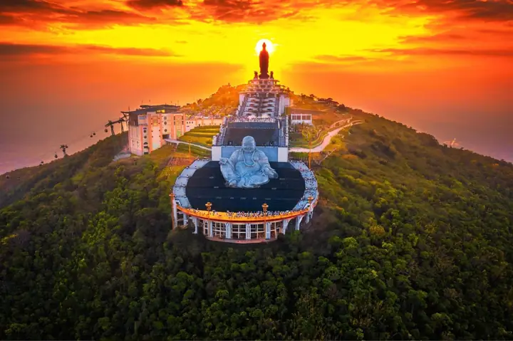 Cẩm Nang Giới Thiệu Về Núi Bà Đen: Biểu Tượng Tâm Linh Và Du Lịch Bạc Liêu