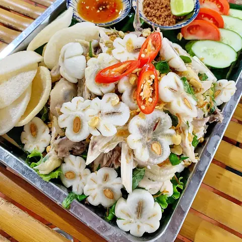 Gỏi Gà Măng Cụt: Món Ăn Đặc Trưng Không Thể Bỏ Lỡ Ở Miền Tây