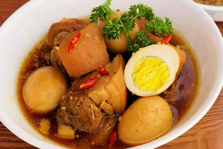 Cẩm Nang Mâm Cỗ Ngày Tết Miền Nam: Bí Quyết Bày Biện, Lựa Chọn Món Ăn & Ý Nghĩa Văn Hóa