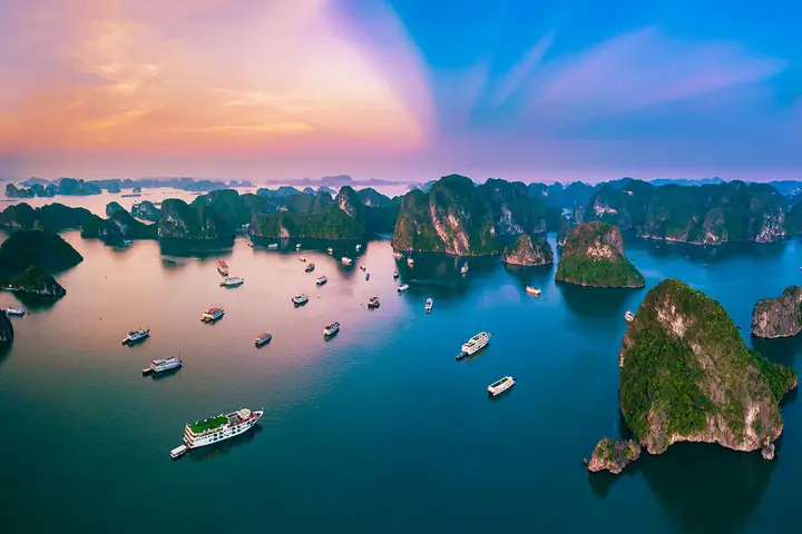 Vịnh Hạ Long Nổi Tiếng Về Điều Gì? 10 Yếu Tố Tạo Nên Di Sản Kỳ Vĩ Vịnh Hạ Long Nổi Tiếng Về Điều Gì? 10 Yếu Tố Tạo Nên Di Sản Kỳ Vĩ