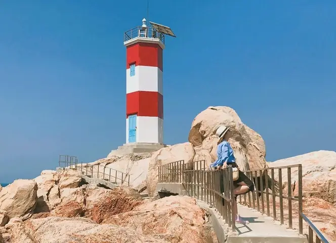 Khám Phá Hải Đăng Gành Đèn: Lịch Sử, Địa Điểm & Trải Nghiệm