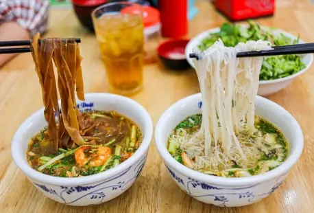 Hải Phòng Ăn Gì? Khám Phá 10 Món Ăn Phải Thử & Lịch Trình Food Tour Chuẩn