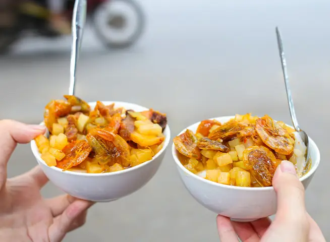 Hải Phòng Ăn Gì? Khám Phá 10 Món Ăn Phải Thử & Lịch Trình Food Tour Chuẩn