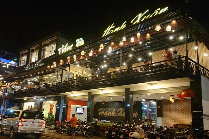 Khám Phá Hải Sản Hạnh Xuân: Địa Chỉ, Thực Đơn & Không Gian