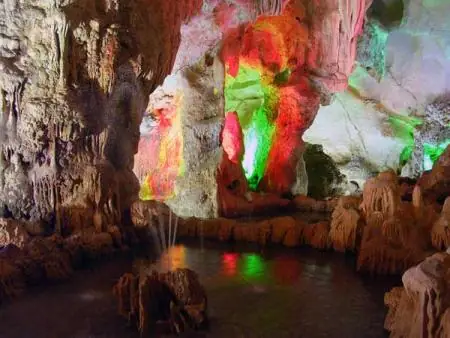 Hang Trinh Nữ Vịnh Hạ Long: Từ Truyền Thuyết Động Lòng Đến Hướng Dẫn Tham Quan Thực Tế Hang Trinh Nữ Vịnh Hạ Long: Từ Truyền Thuyết Động Lòng Đến Hướng Dẫn Tham Quan Thực Tế