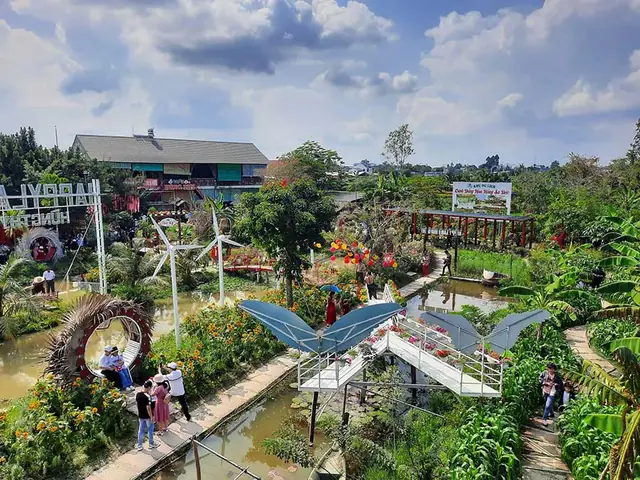 Khám Phá Happy Land Hùng Thy: Vé, Tour Và Điểm Tham Quan