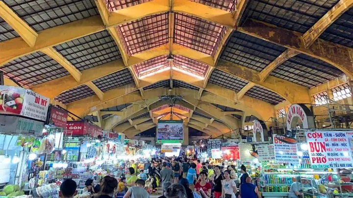 Hình Ảnh Bên Trong Chợ Bến Thành: Khám Phá Không Gian & Ẩm Thực