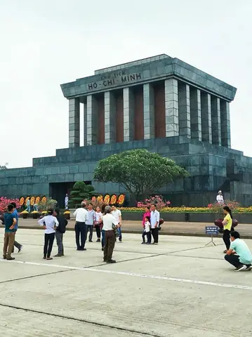 Khám Phá Lăng Chủ Tịch Hồ Chí Minh: Lịch Sử, Kiến Trúc & Hướng Dẫn Thăm Khám Phá Lăng Chủ Tịch Hồ Chí Minh: Lịch Sử, Kiến Trúc & Hướng Dẫn Thăm