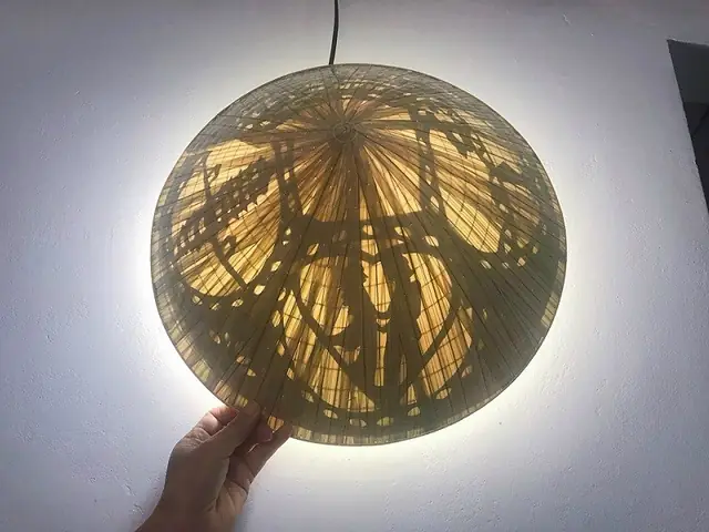 Chiếc Nón Lá Bài Thơ Lớn Nhất Việt Nam: Tinh Hoa Văn Hóa Huế Được Gìn Giữ Trong Từng Chiếc Lá