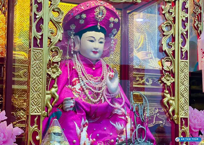 Hình Ảnh Cô Chín Đền Sòng: Giải Mã Biểu Tượng Và Ý Nghĩa