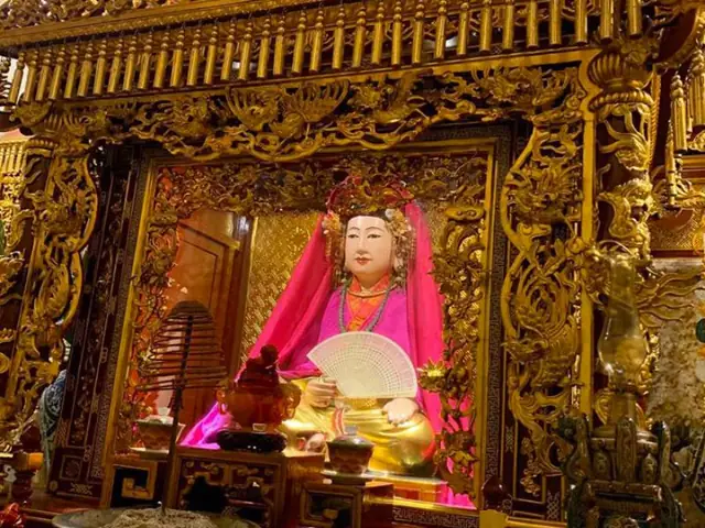 Hình Ảnh Cô Chín Đền Sòng: Giải Mã Biểu Tượng Và Ý Nghĩa