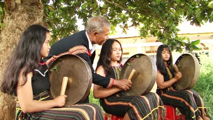Hình Ảnh Lễ Hội Cồng Chiêng Tây Nguyên: Di Sản Âm Thanh Và Sắc Màu Hình Ảnh Lễ Hội Cồng Chiêng Tây Nguyên: Di Sản Âm Thanh Và Sắc Màu