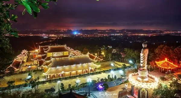 Hình Ảnh Chùa Ba Vàng Đẹp Nhất: Góc Chụp Và Bí Quyết Vàng Hình Ảnh Chùa Ba Vàng Đẹp Nhất: Góc Chụp Và Bí Quyết Vàng